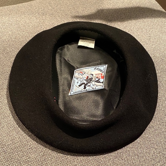 Classic Black Beret - Picture 4 of 5